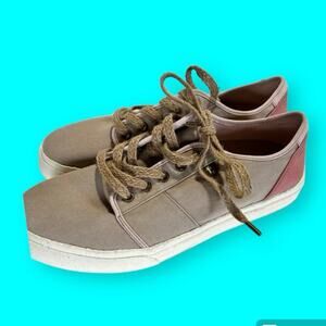 TOAS women’s size 9, lace up loafers, Ecru color